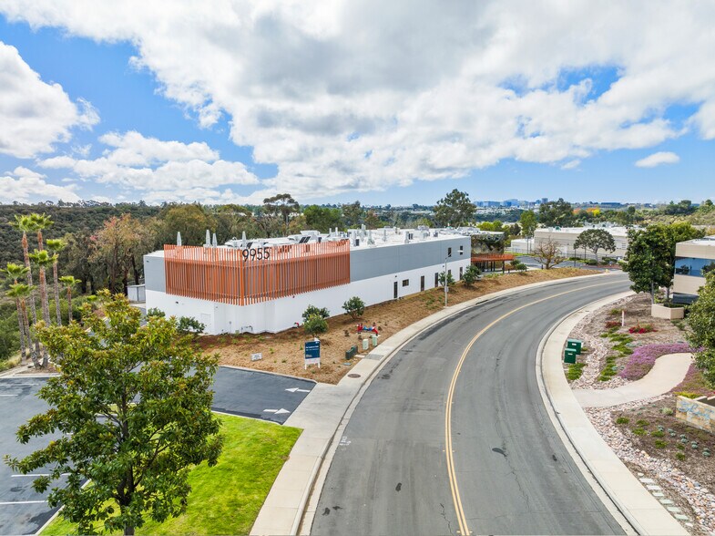 More Photos Of 9955 Mesa Rim Rd, San Diego Light Manufacturing For Lease