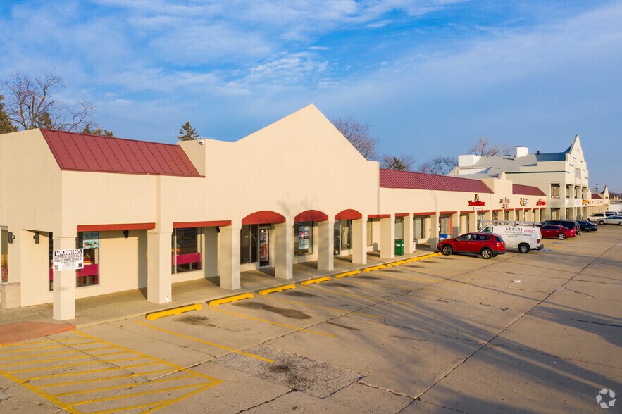 More Photos Of 2202-2230 W Algonquin Rd, Rolling Meadows Unknown For Lease