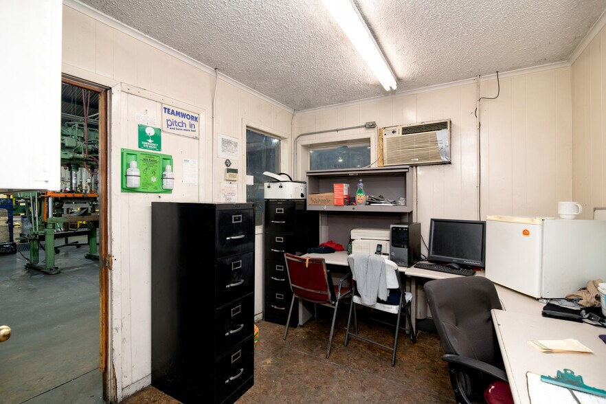 More Photos Of 400 E Vickery Blvd, Fort Worth Warehouse For Lease