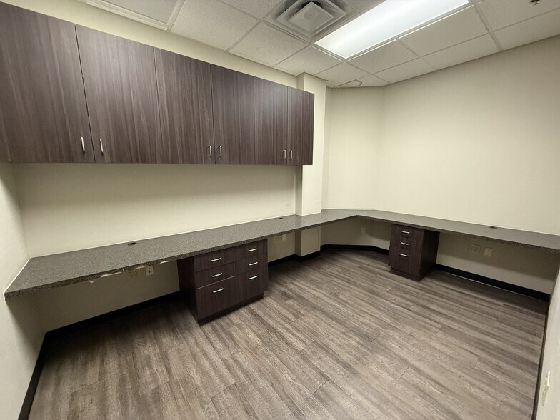 More Photos Of 4110 N 108th Ave, Phoenix Medical For Lease