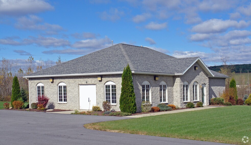 More Photos Of 900 Leonard St, Clearfield Office For Lease