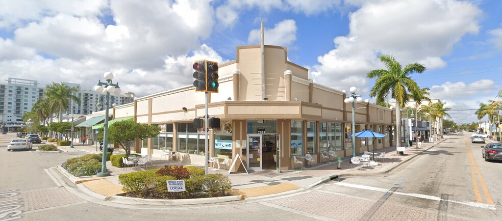 Primary Photo Of 2001-2017 Harrison St, Hollywood Restaurant For Lease