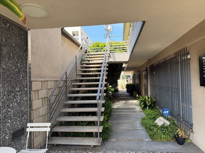 More Photos Of 1145-1147 S Robertson Blvd, Los Angeles Office For Lease