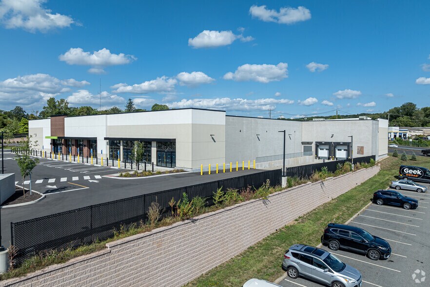 More Photos Of 3333 Berlin Tpke, Newington General Retail For Lease