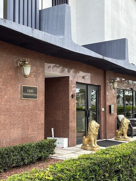 More Photos Of 1920 E Hallandale Beach Blvd, Hallandale Beach Medical For Sale