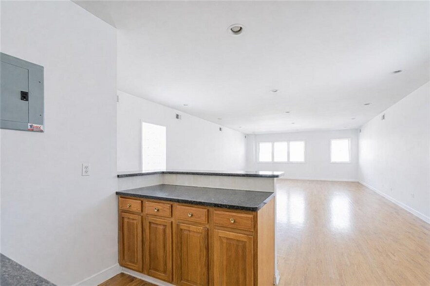 More Photos Of 332 Douglass St, Brooklyn Warehouse For Sale