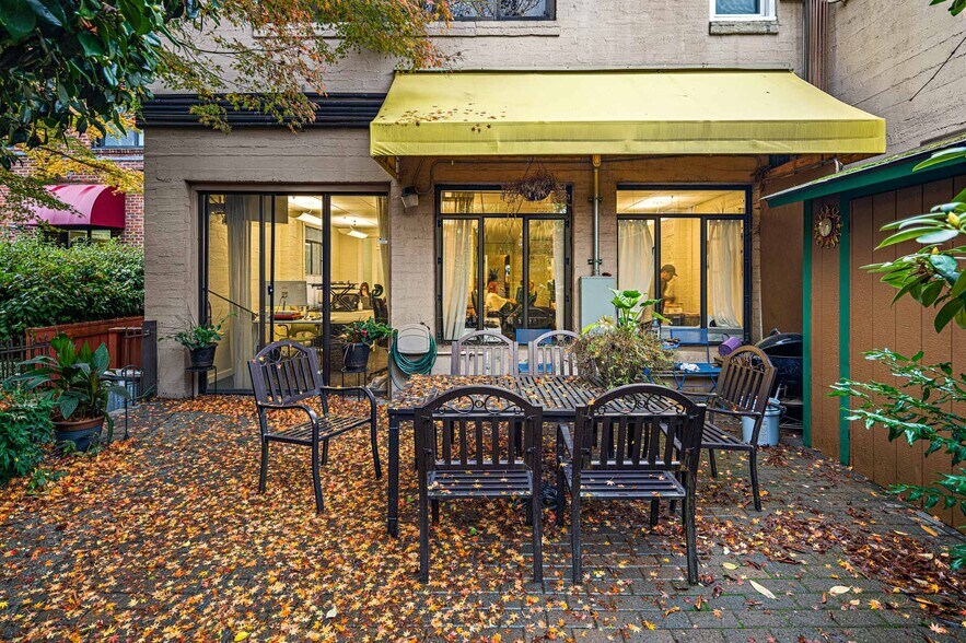 More Photos Of 231 Summit Ave E, Seattle Office For Sale