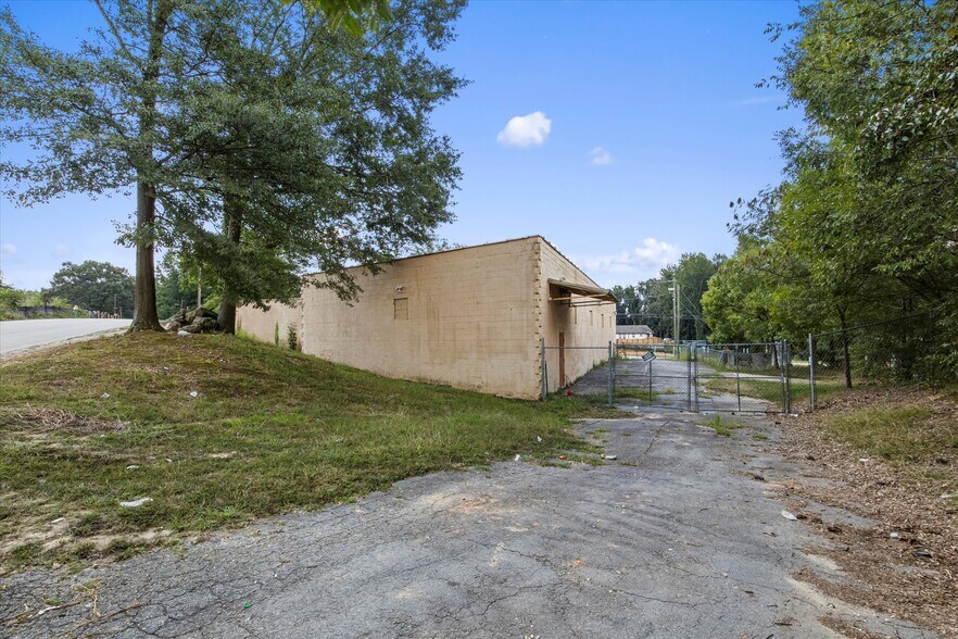 More Photos Of 987 Hollywood Rd NW, Atlanta Industrial For Sale