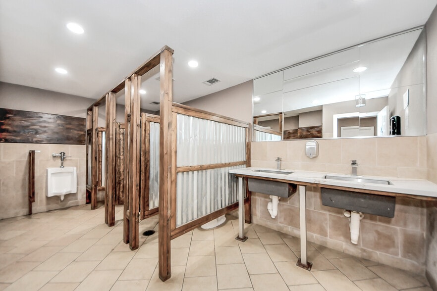 More Photos Of 11730 Aldine Westfield Rd, Houston Warehouse For Sale