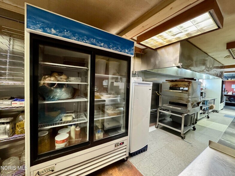 More Photos Of 404 W Vine St, Edgerton Restaurant For Sale