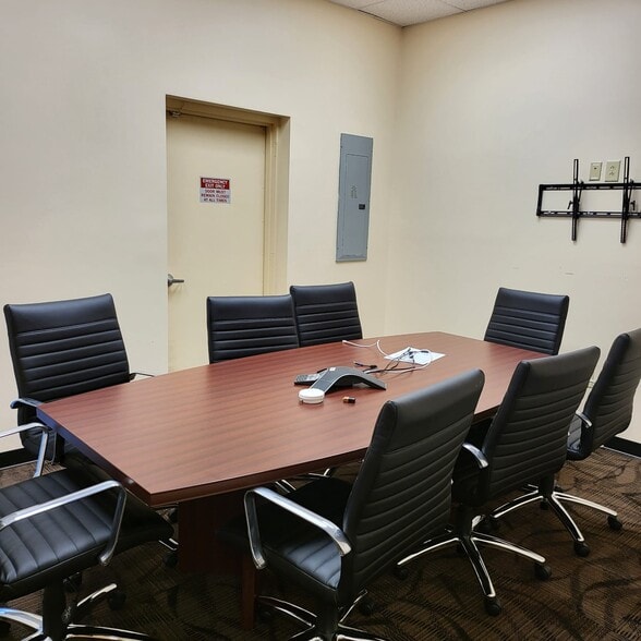 More Photos Of 3500 Gateway Centre Blvd, Morrisville Light Distribution For Lease