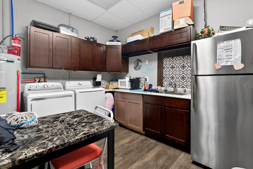 More Photos Of 4931 W Pages Ln, Louisville Freestanding For Sale