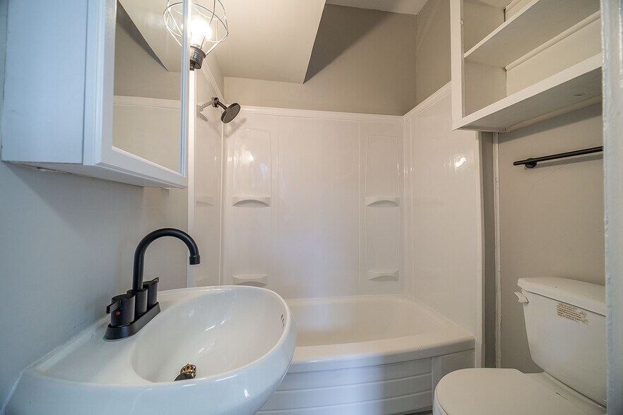 More Photos Of 16-20 W Park St, Westerville Apartments For Sale