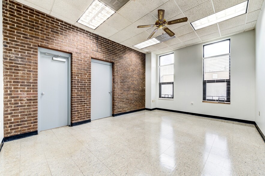 More Photos Of 617 Cepi Dr, Chesterfield Warehouse For Lease