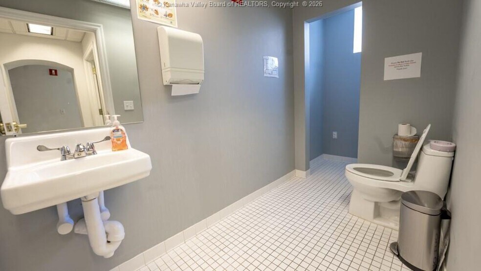 More Photos Of 1510 Kanawha Blvd E, Charleston Office For Sale