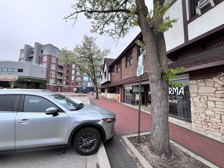 Primary Photo Of 16 W Busse Ave, Mount Prospect Apartments For Lease