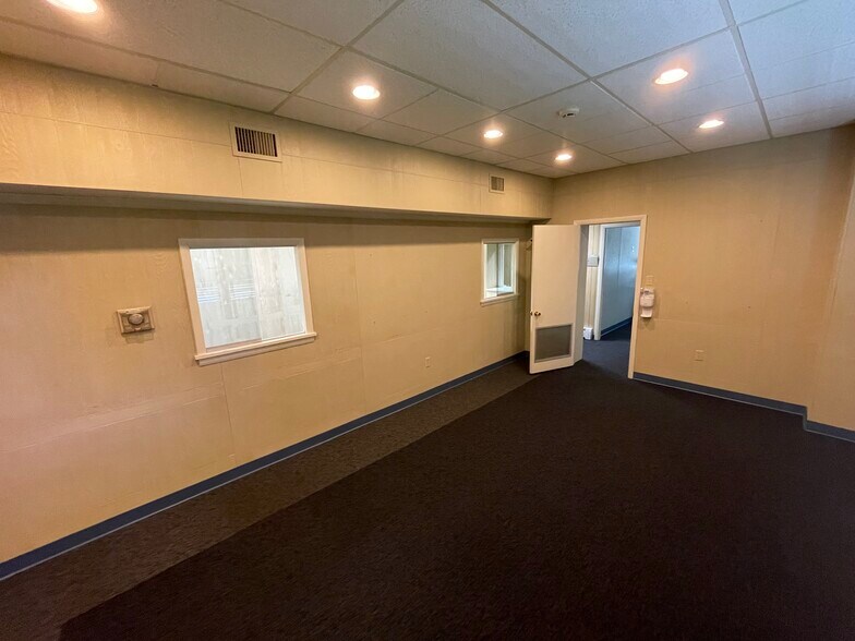 More Photos Of 2701 Cowpath Rd, Hatfield Office Residential For Lease