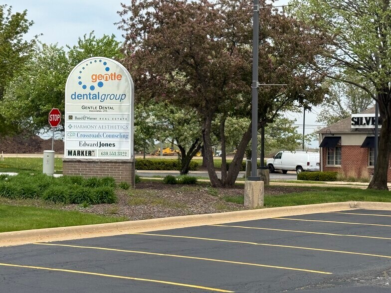 More Photos Of 608 E Veterans Pky, Yorkville Medical For Lease