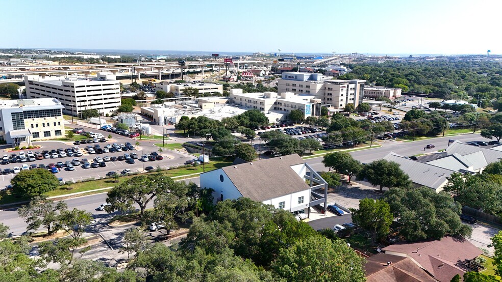 More Photos Of 12501 Judson Rd, San Antonio Medical For Sale
