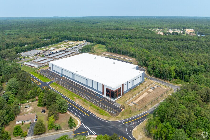 More Photos Of 620 W Commodore Boulevard, Jackson Distribution For Lease