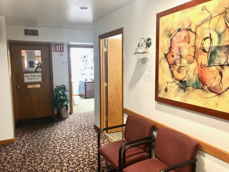 More Photos Of 21 N Plank Rd, Newburgh Office For Lease