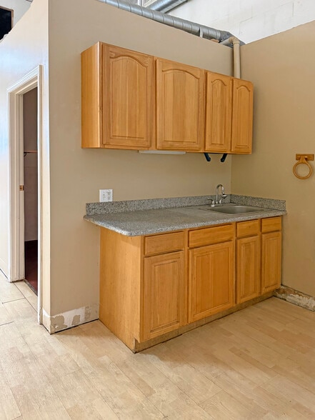 More Photos Of 1227 San Pablo Ave, Berkeley Storefront For Sale