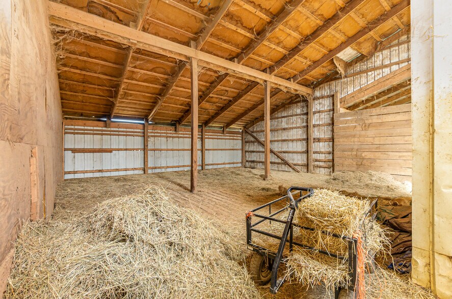 More Photos Of 7195 Singer Rd, Dayton Horse Stables For Sale
