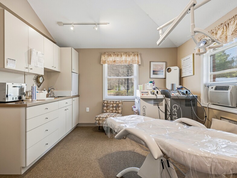 More Photos Of 2 Herman Avenue Ext, Asheville Office For Sale