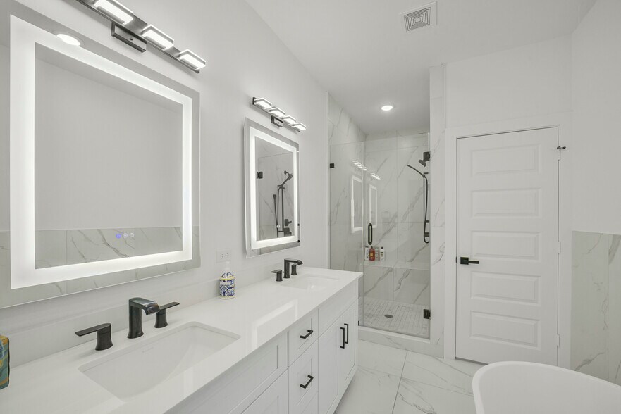 More Photos Of 316 Thornton Rd, Houston Apartments For Sale
