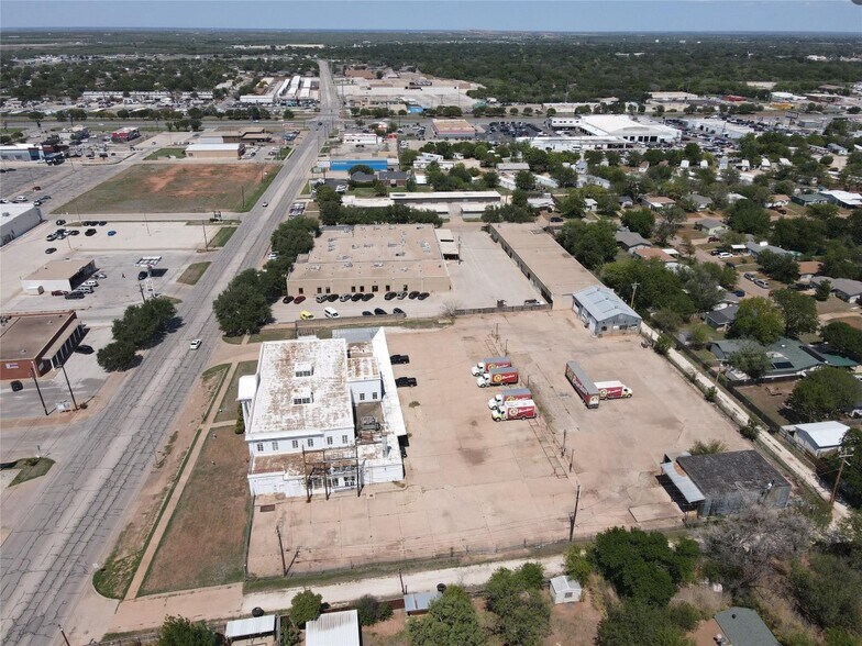 More Photos Of 309 S Pioneer Dr, Abilene Manufacturing For Sale