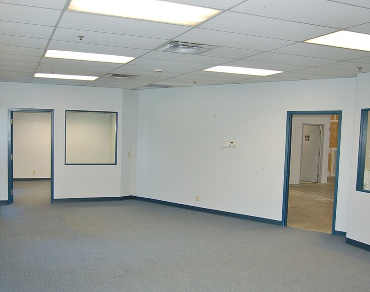 More Photos Of 700-736 Chester Rd, Delta Warehouse For Lease