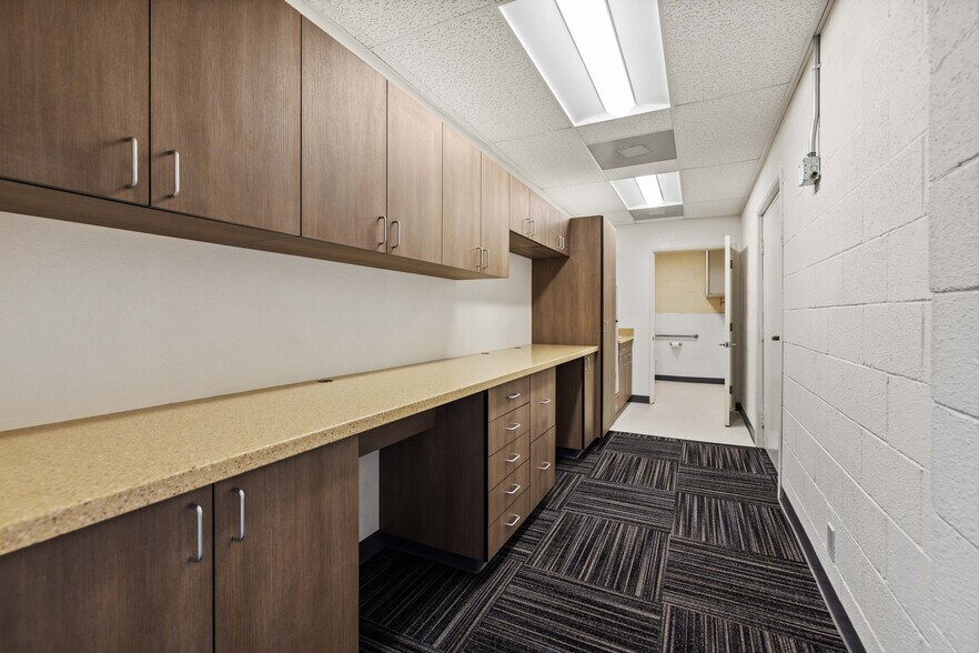 More Photos Of 38559 E 6th St, Palmdale Warehouse For Sale