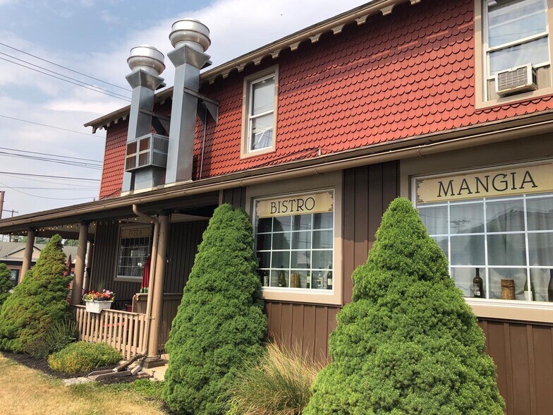 More Photos Of 452 E Cumberland St, Lebanon Freestanding For Lease