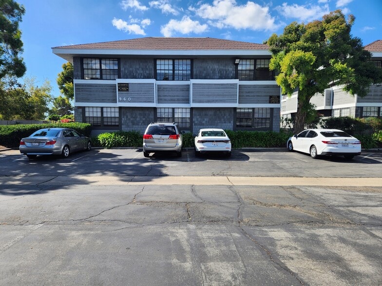 More Photos Of 960 W 17th St, Santa Ana Office For Sale