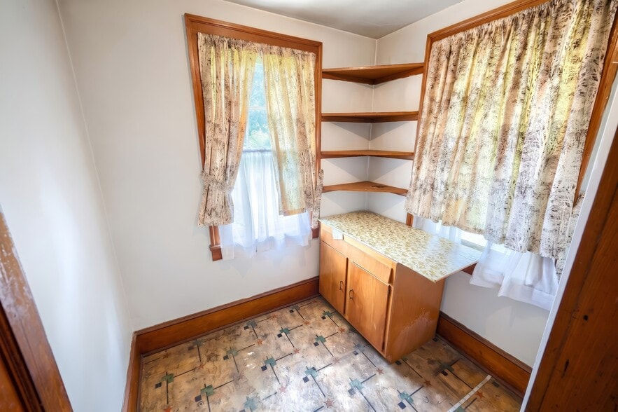 More Photos Of 41 W Main St, Fawn Grove Flex For Sale