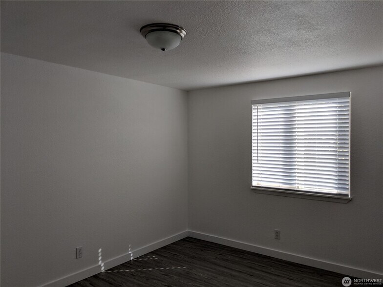 More Photos Of 210 Spruce St E, Ilwaco Apartments For Sale