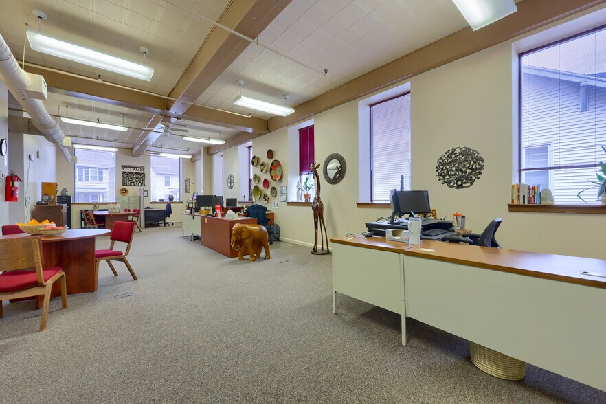 More Photos Of 704 Main St, Akron Flex For Sale