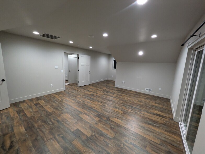 More Photos Of 6891 Grand Ave, Billings Service For Lease