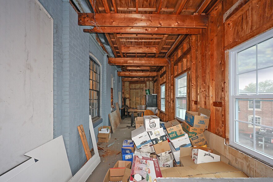 More Photos Of 128 Maple St, Manchester Restaurant For Sale