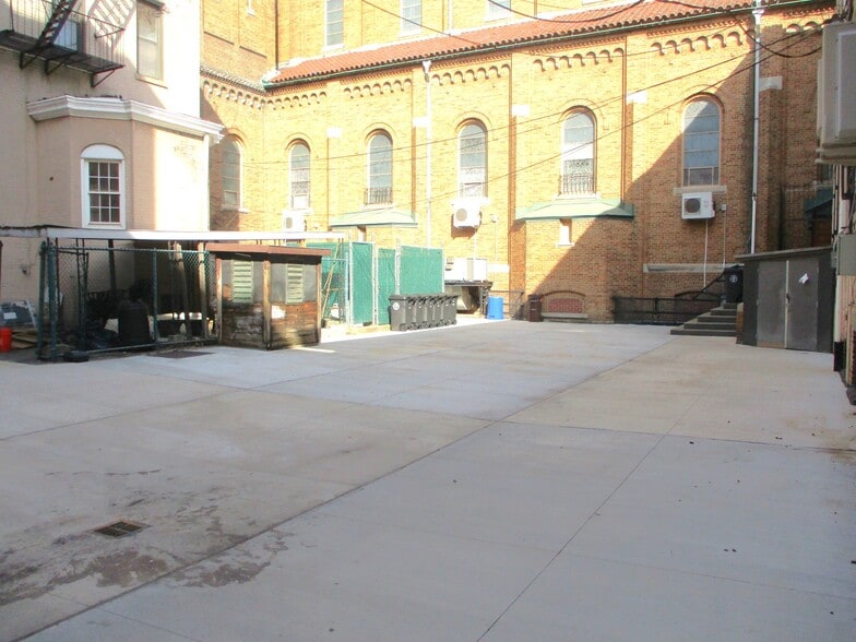 More Photos Of 237 Jerome St, Brooklyn Schools For Lease