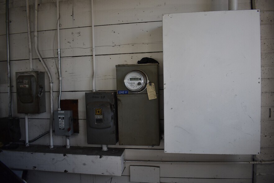 More Photos Of 4937-4951 Mason St, South Gate Warehouse For Lease