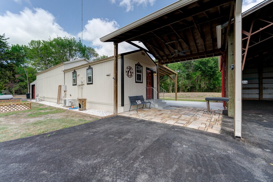 More Photos Of 4388 County Road 197, Alvin Specialty For Sale