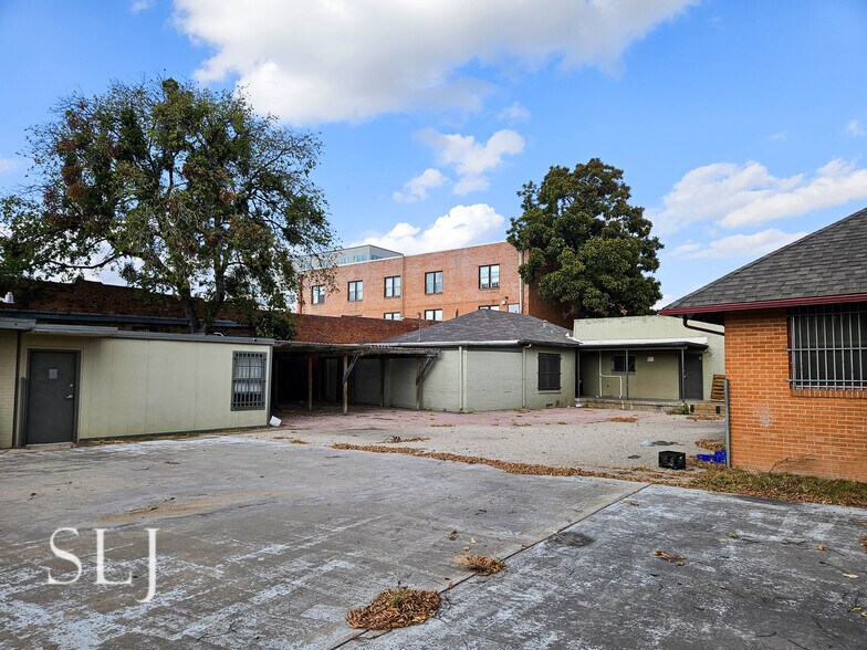 More Photos Of 2017 S Ervay St, Dallas Restaurant For Lease