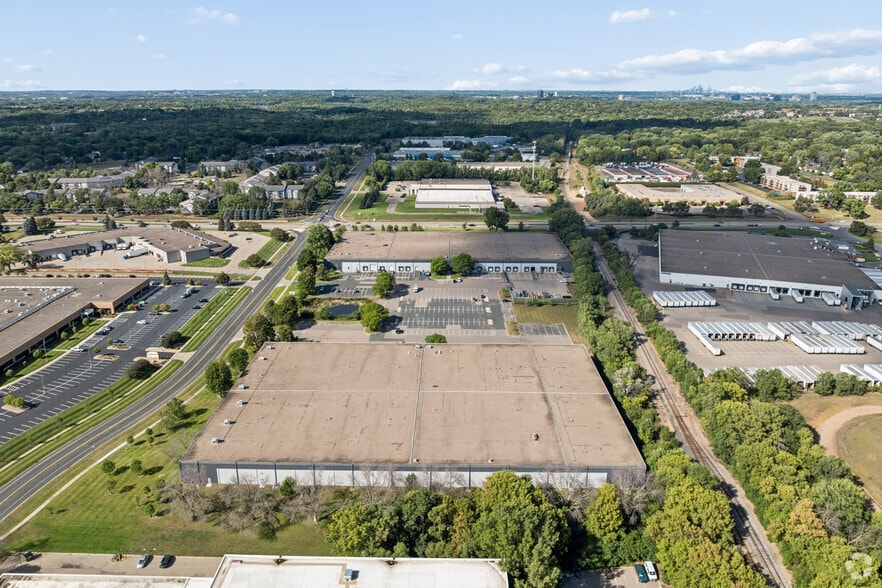 More Photos Of 10901 Hampshire Ave S, Bloomington Warehouse For Lease