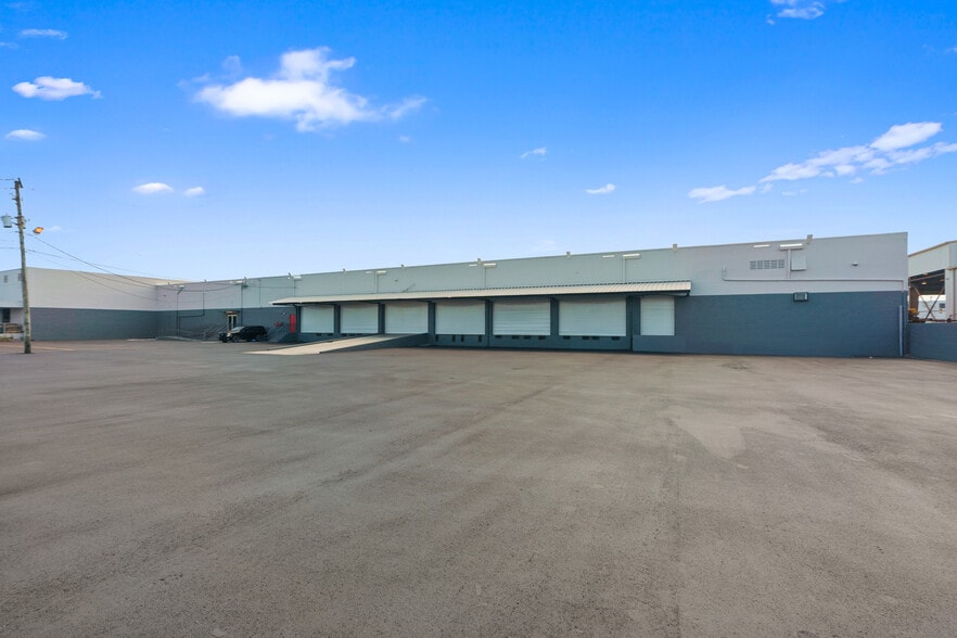 More Photos Of 5530 NW 32nd Ct, Miami Warehouse For Lease