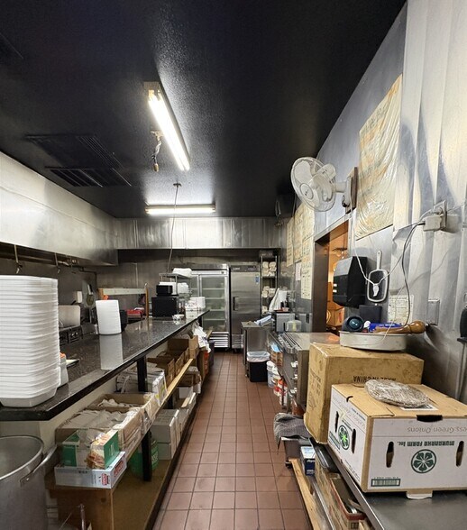 More Photos Of 3400 River Rd N, Salem Restaurant For Lease