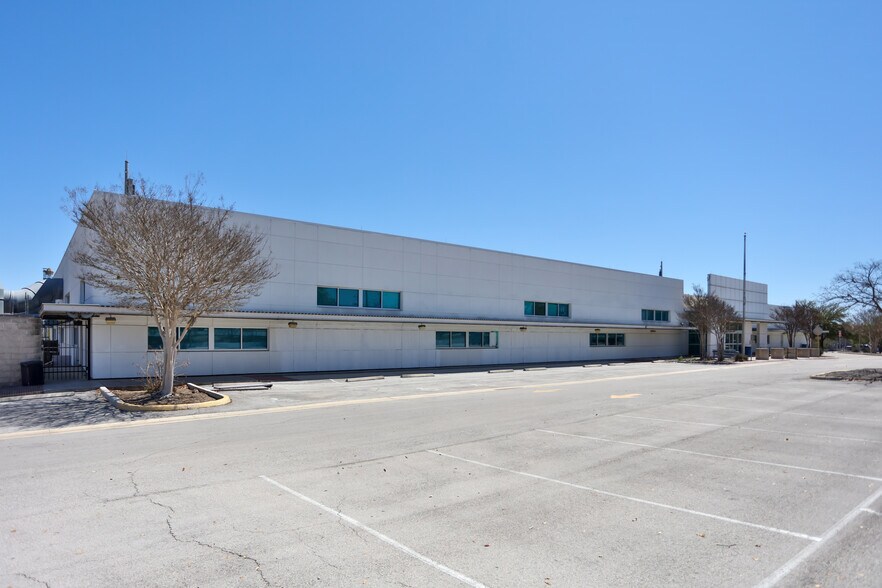 More Photos Of 7000 San Pedro Ave, San Antonio Office For Sale