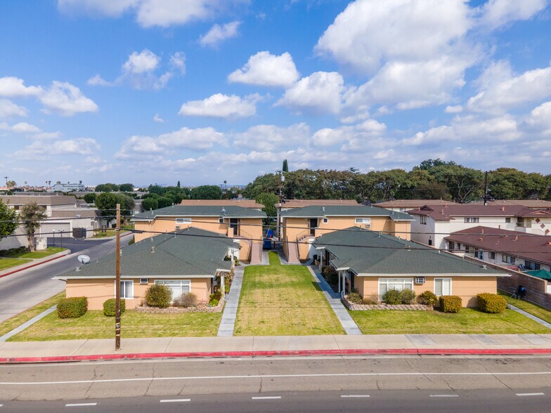 More Photos Of 2135 W Ball Rd, Anaheim Apartments For Sale