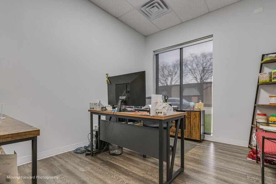 More Photos Of 1340 Louis Ave, Elk Grove Village Warehouse For Lease