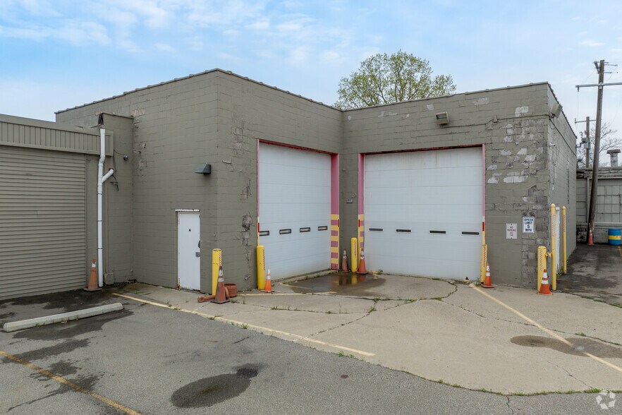 More Photos Of 401 Saint Jean St, Detroit Warehouse For Sale